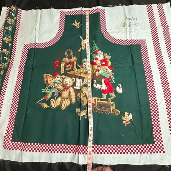 Vintage Lot Cut and Sew Festive Crafts - Wreath, Santa’s Stockings and Apron - Picture 7 of 14